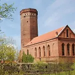 Letniskowy - Zolty-caloroczny Дом отдыха