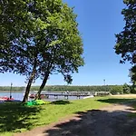 Letniskowy - Zolty-caloroczny Дом отдыха *