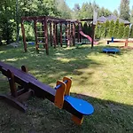 Letniskowy - Zolty-caloroczny Дом отдыха
