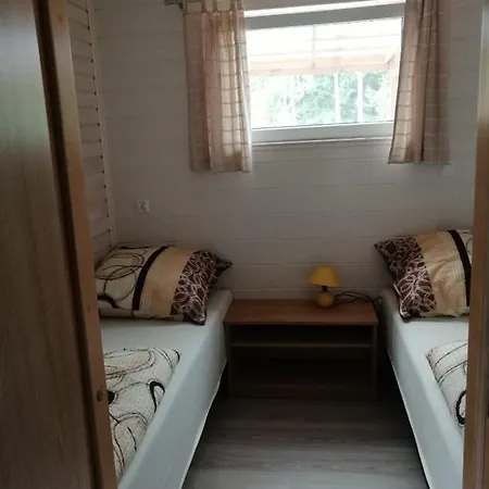 בית נופש Letniskowy - Zolty-caloroczny Stegers