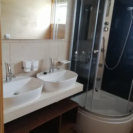 Letniskowy - Zolty-caloroczny בית נופש *