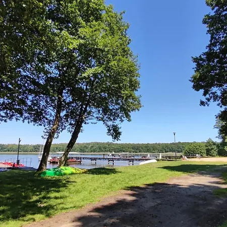 Letniskowy - Zolty-caloroczny Feriehus *