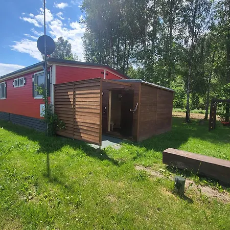 Letniskowy - Zolty-caloroczny Feriehus *