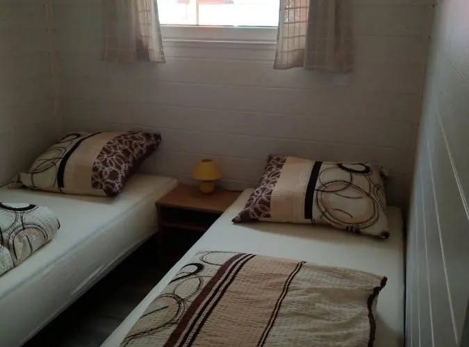 Letniskowy - żółty-całoroczny Dom wakacyjny