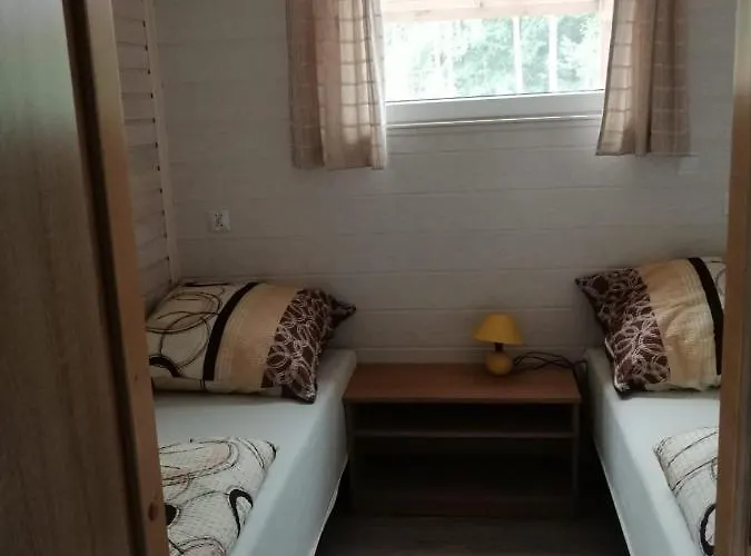 Dom wakacyjny Letniskowy - żółty-całoroczny Rzeczenica