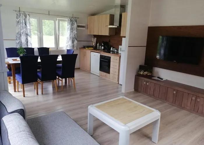 Letniskowy - żółty-całoroczny Dom wakacyjny *