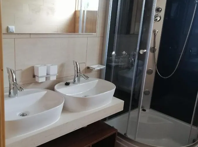 Letniskowy - żółty-całoroczny Dom wakacyjny *