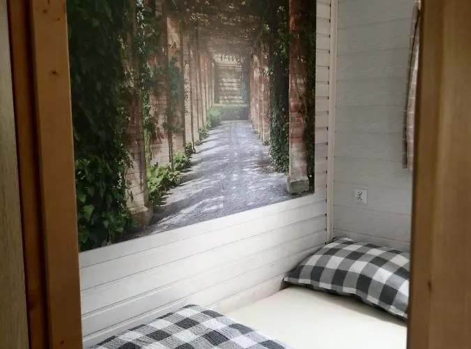 Dom wakacyjny Letniskowy - żółty-całoroczny