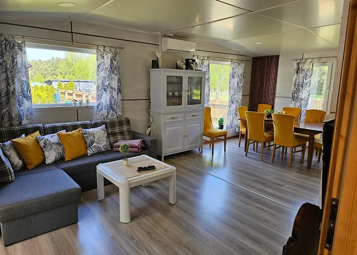 Dom wakacyjny Letniskowy - żółty-całoroczny