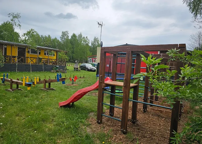 Letniskowy - Zolty-caloroczny Prázdninový dům *